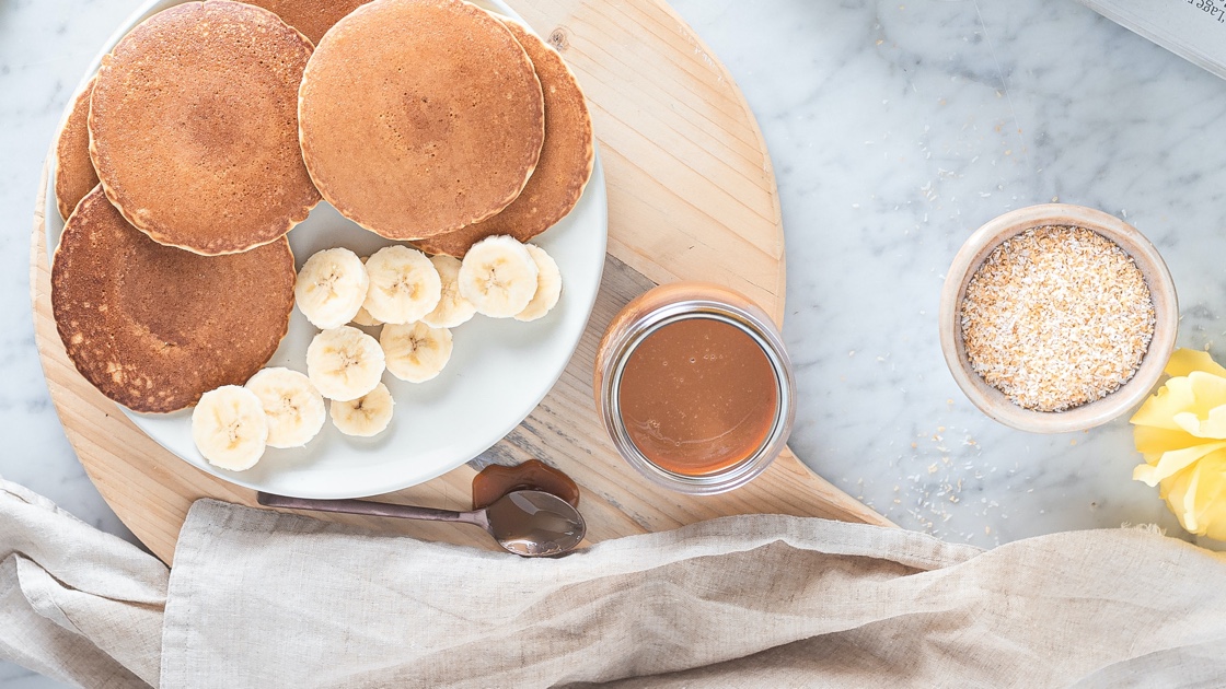 PANQUECAS DE BANANA E AVEIA